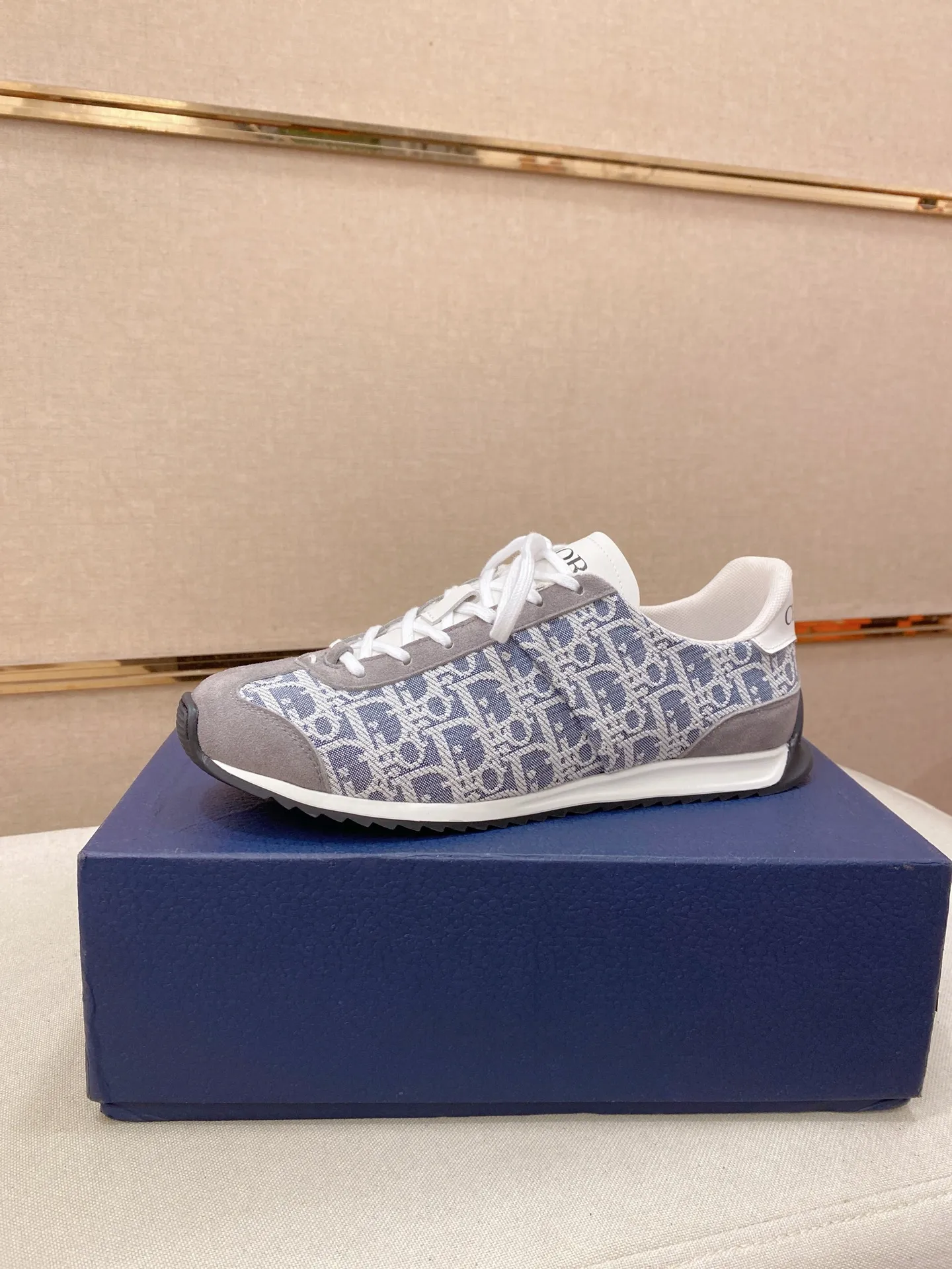 Men's shoes💰: 440💰Couple style💏 [Dior·Dior] New casual sports style men's shoes, new spring and summer design, perfect workmanship, lace-up lazy style to create wardrobe quality, upper: imported first-layer cowhide, mesh breathable lining soft and comfortable, ultra-light TPU wear-resistant outsole, simple, versatile fashion men's shoes, excellent color code number 35--44. (45,46 customized items are not returnable or exchangeable)